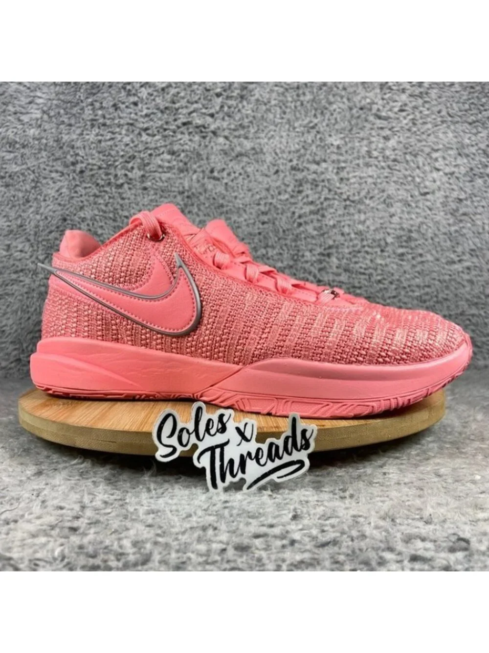Nike LeBron 20 Pink Diamond Size 9.5 Men Basketball DJ5423-600